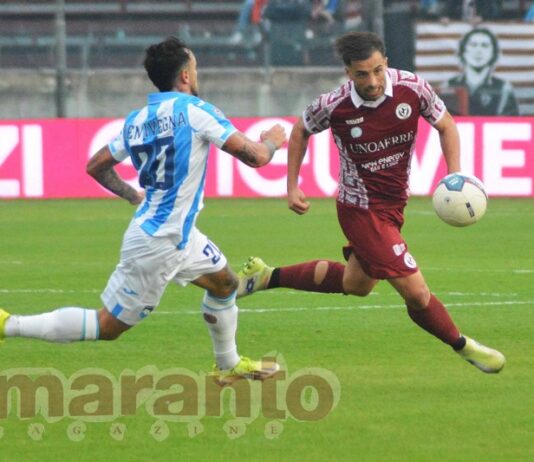Dribbling secco e tiro (di destro!) che fa gridare al gol. Lampo di classe di Guccione