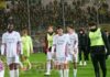La sconfitta nel derby fa scattare il pugno duro della società. Squadra in ritiro punitivo a oltranza