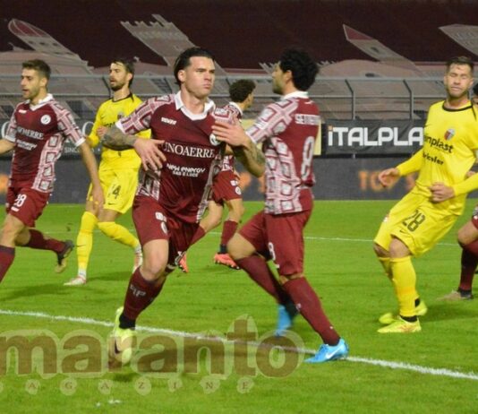 Centrocampo senza idee, anonimo Ogunseye. Pattarello, via la polvere. Righetti da 7