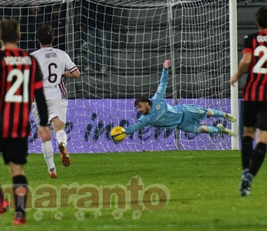 Saracinesca Trombini. Riflesso da campione per blindare la porta contro la Lucchese