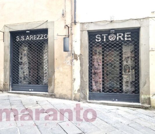 L’Amaranto Store si sposta nel clou della movida. I tifosi invocano l’arrivo delle maglie ufficiali