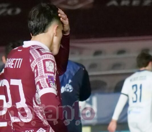 Disastro Arezzo: brutta partita e clamoroso autogol. Il Pineto espugna il Comunale di nuovo