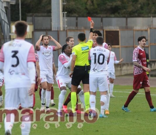 All’Arezzo non basta un tempo intero con l’uomo in più. La Vis Pesaro in dieci strappa lo 0-0