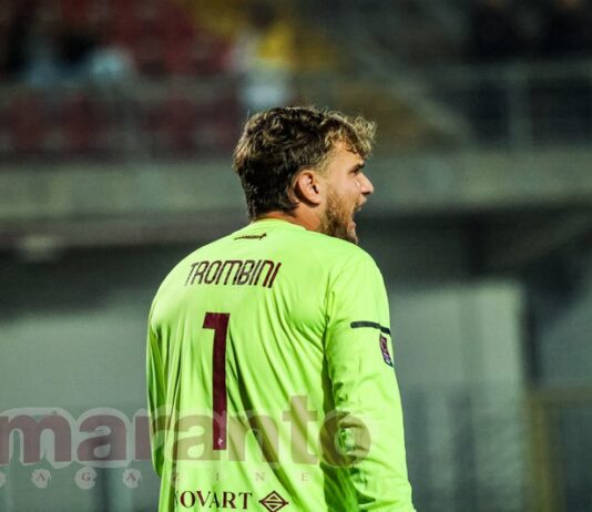 C’è la firma, Trombini con l’Arezzo fino al 2027. Il club: “Un esempio di dedizione e professionalità”