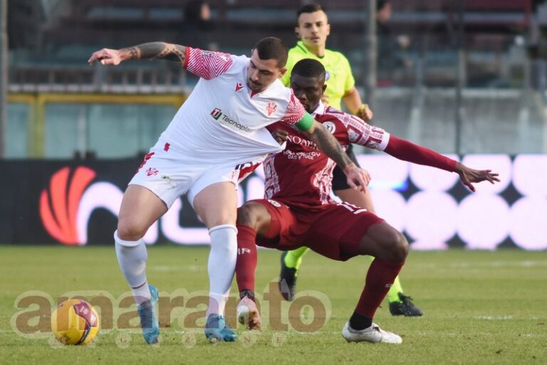 Gli amaranto galleggiano sulla partita. Guccione senza lampi, Mawuli ai margini. Debutto ok per Gilli