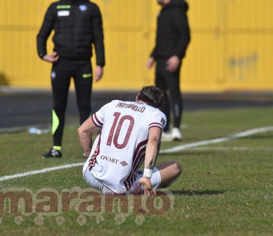Arezzo, i soliti problemi. Non basta un tempo intero con l’uomo in più: a Gubbio è soltanto 0-0