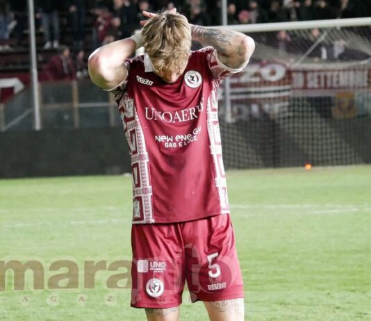 Partita pazza, l’Arezzo la perde per un gol contestato. Il Carpi si conferma una bestia nera