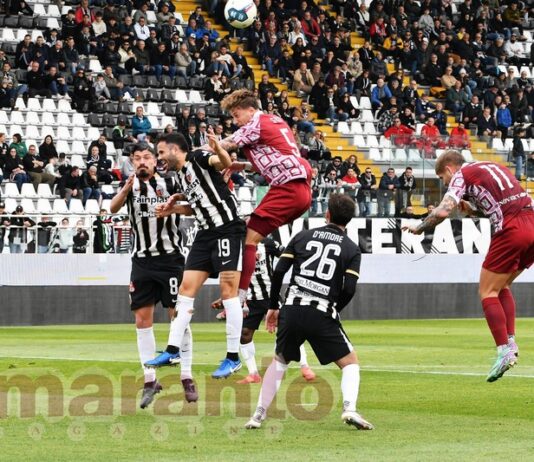 Tornano a galla i vecchi difetti. L’Arezzo gioca senza mordente, l’Ascoli vince di misura