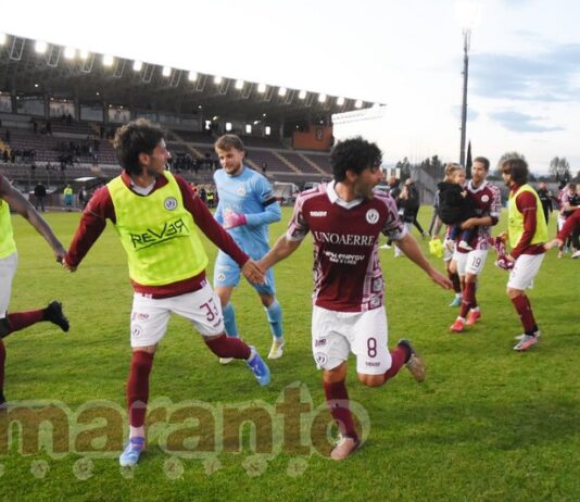 Un vento nuovo, un legame tra squadra e piazza rinsaldato. Arezzo, avanti senza paura!