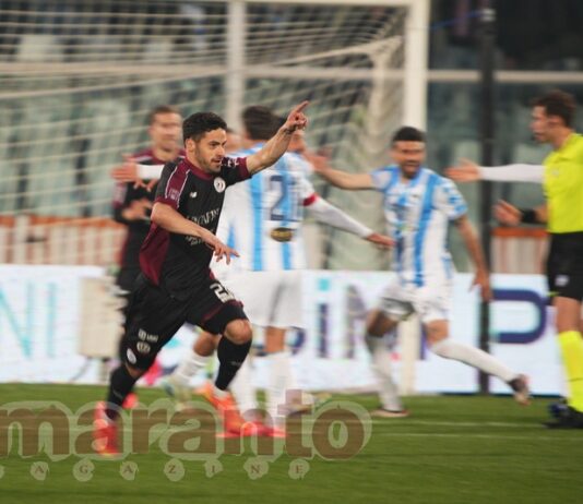 Tavernelli, un gol da sballo al 92′. L’Arezzo espugna Pescara, amaranto quarti in classifica