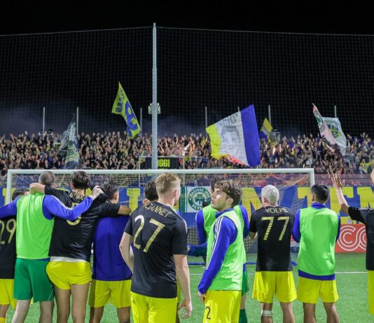 In diecimila al Menti per spingere il Vicenza. Il Cerignola sogna una promozione storica