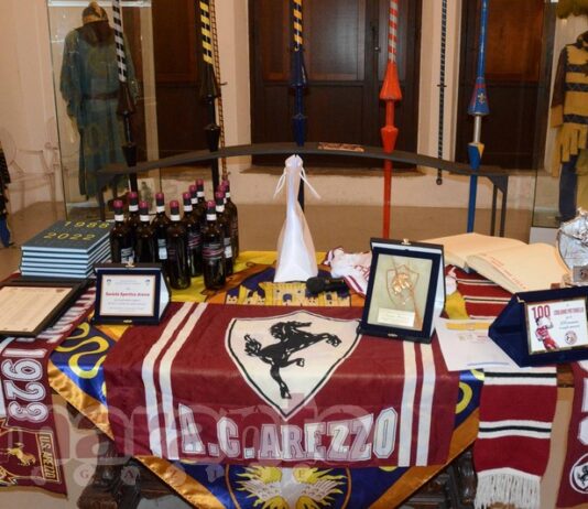 Cavallino d’oro e Perla amaranto per Tavernelli. La consegna al quartiere di Santo Spirito
