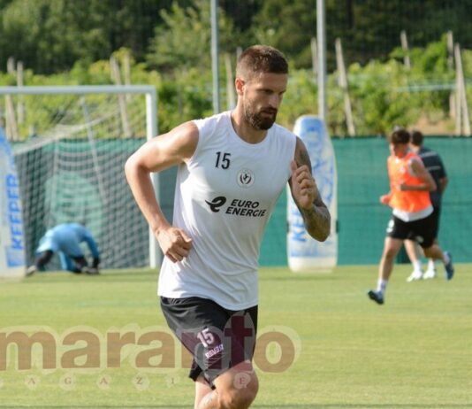 Possesso palla e lavoro a reparti per gli amaranto. In difesa tocca a Gigli