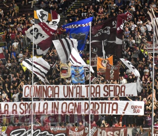 Allo stadio più gente di un anno fa. Abbonati vicini a quota 2mila, la sud contro il “calcio malato”