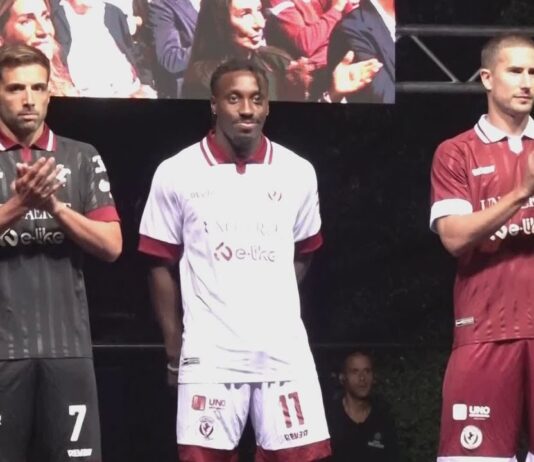 VIDEO / Il Prato tinto d’amaranto. Manzo dal palco: “Mai il passo più lungo della gamba”