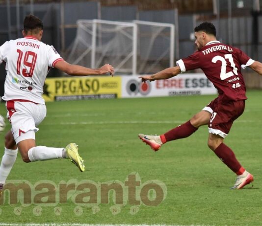 Via la ragnatela dall’incrocio dei pali. L’applauso dei quattromila per il gol di Tavernelli
