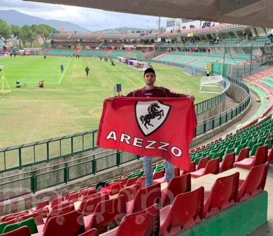 Da solo nel settore, senza amici da abbracciare dopo il gol. “Per favore, salviamo il calcio”