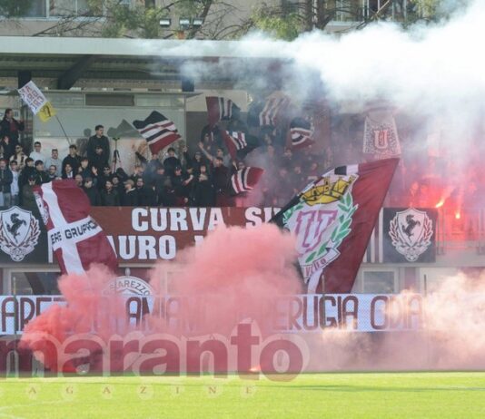 “Vincete per noi”. I tifosi alla rifinitura per sostenere la squadra. Domani c’è il derby