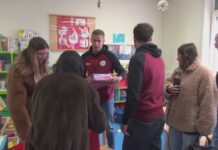 VIDEO / Regali e sorrisi per i bambini della pediatria. I giocatori in visita al reparto