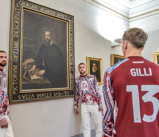 Domani in campo con la quarta maglia da collezione. Prende vita a Casa Vasari