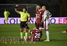 Lesione muscolare per De Col, fuori almeno 20 giorni. I ballottaggi aperti in formazione