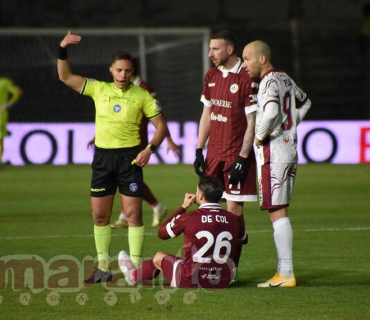 Lesione muscolare per De Col, fuori almeno 20 giorni. I ballottaggi aperti in formazione