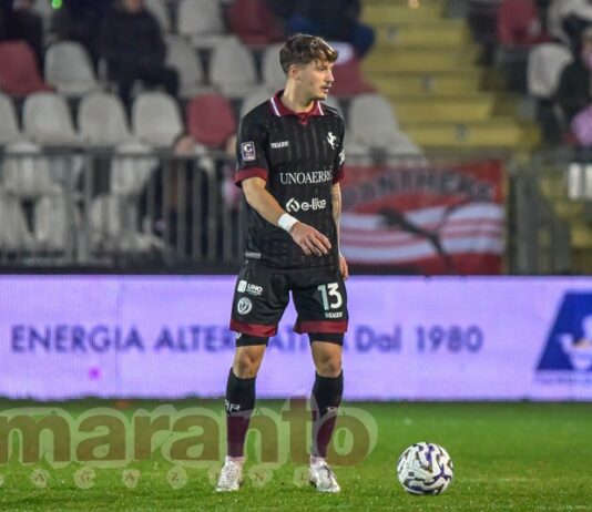 Il provvidenziale bis di Gilli. Tuffo di testa e palla deviata in calcio d’angolo: la porta è salva