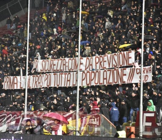 Polemica della sud contro il giro di vite del Viminale. Gli applausi per Giuseppe e Mariolina