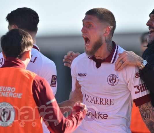 L’Arezzo più forte di tutto. Gli amaranto espugnano Gubbio con Ravasio-gol. 1.200 tifosi in festa