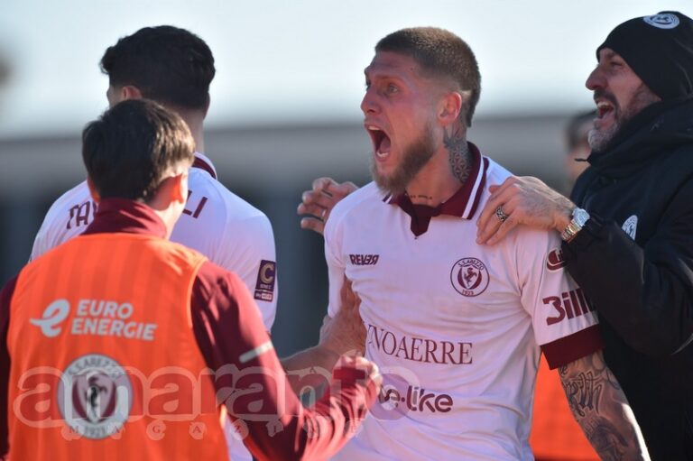 L’Arezzo più forte di tutto. Gli amaranto espugnano Gubbio con Ravasio-gol. 1.200 tifosi in festa