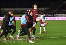 Diagonale a fil di palo davanti alla sud. Per Renzi è il terzo gol stagionale in quella porta