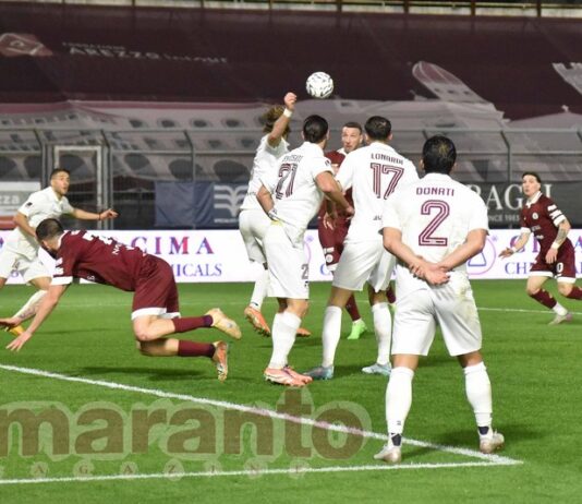 Cianci in agguato in mezzo all’area. Colpo di testa, portiere in controtempo, gol e fuga verso la sud