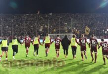 Squadra e pubblico fianco a fianco. L’Arezzo si gioca la B, servono solo i tre punti