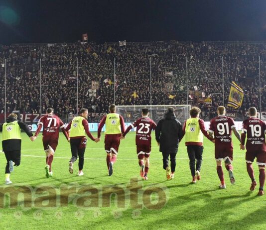 Squadra e pubblico fianco a fianco. L’Arezzo si gioca la B, servono solo i tre punti