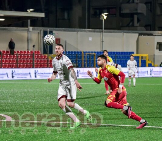Movimento in verticale, protezione palla, tiro all’angolino. Cianci, gol da perfetto centravanti