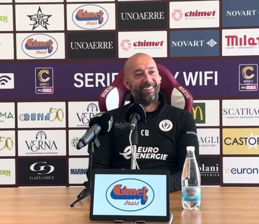 VIDEO / Bucchi pensa solo al derby: “Niente calcoli né tabelle. Ci aspetta una gara complessa”