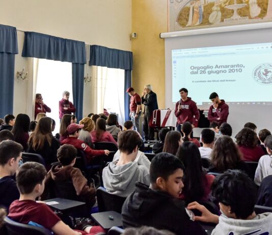 Righetti e Tavernelli a scuola di tifo. Lezione agli studenti sul rispetto delle regole