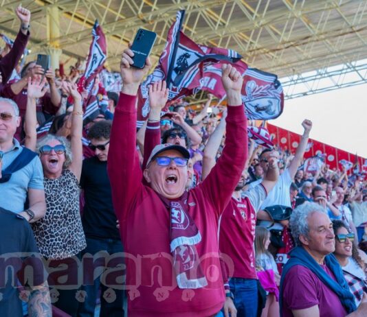 FOTOGALLERY / Felicità amaranto e gioia infinita. Una grande festa di popolo