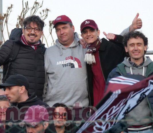 FOTOGALLERY / Invasione amaranto a Pineto. Pezze, sciarpe, vessilli e striscioni