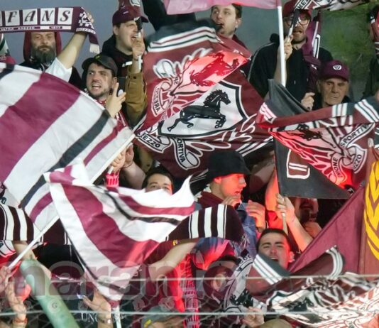 Bandiere ovunque e stadio esaurito: domani la riunione per i biglietti. Meno 6 alla Partita