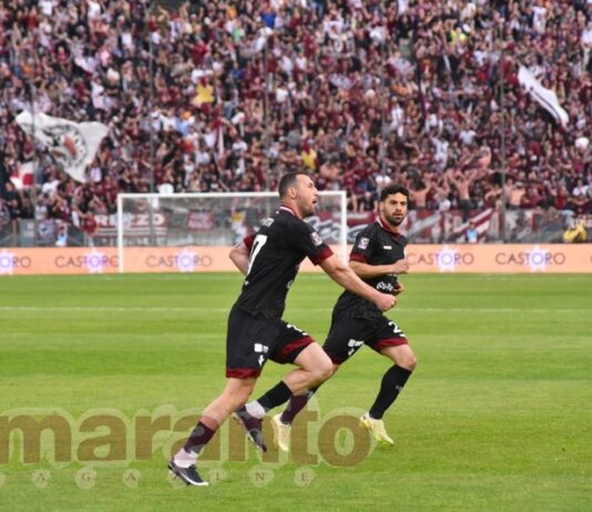 Ionita la sblocca subito, poi Varela scaccia le paure. L’Arezzo rimane in testa al campionato