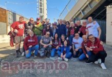 Un tifoso, una bandiera. Manzo in visita dai volontari di Orgoglio Amaranto. Meno 1 alla Partita