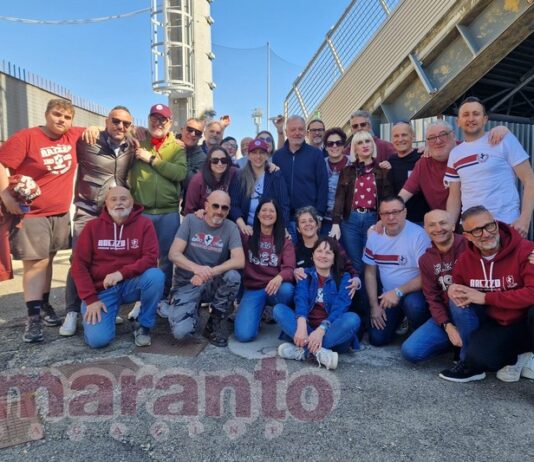 Un tifoso, una bandiera. Manzo in visita dai volontari di Orgoglio Amaranto. Meno 1 alla Partita