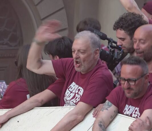 VIDEO / Una festa B-ellissima in giro per la città. E il centro si colora d’amaranto