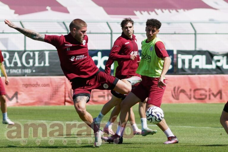 FOTOGALLERY / Allenamento allo stadio contro i giovani amaranto