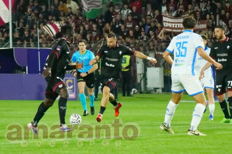 L’Arezzo dilaga a Pineto: finisce 4-1 in un tripudio di bandiere. Ma per la B serve un ultimo sforzo