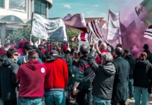 “Forza ragazzi”: i tifosi a Rigutino per incitare la squadra. Per l’Arezzo è vietato sbagliare