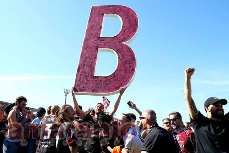 Arezzo promosso in serie B, i voti degli amaranto. Tre giocatori meritano il 9 in pagella