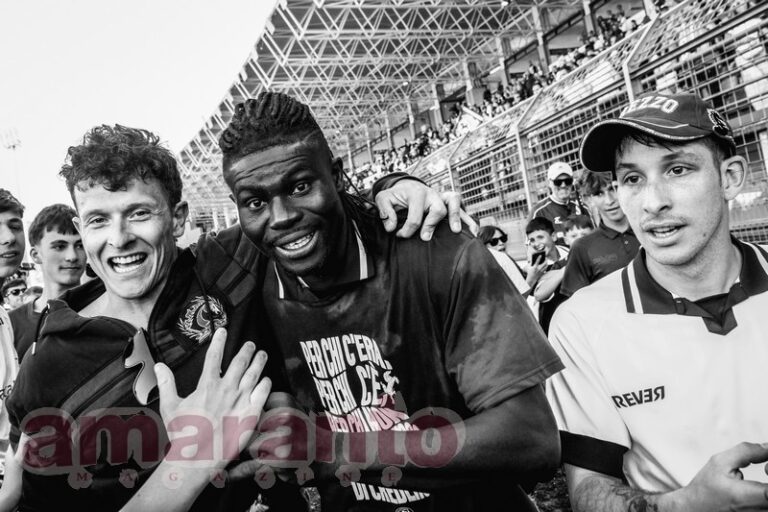 FOTOGALLERY / La grande festa amaranto raccontata in B&N