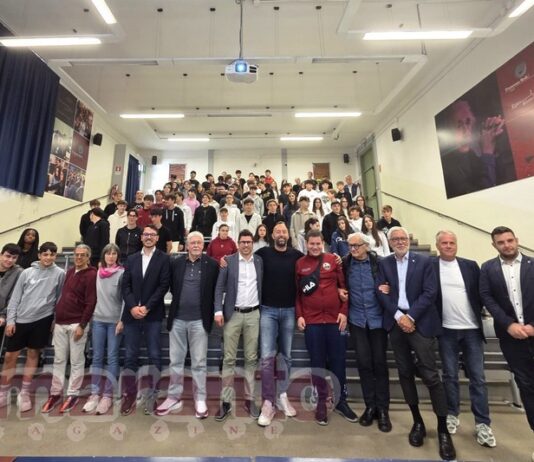 La serie B, il rapporto con i giocatori, lo studio, il poster di Vialli. Bucchi in cattedra per un giorno